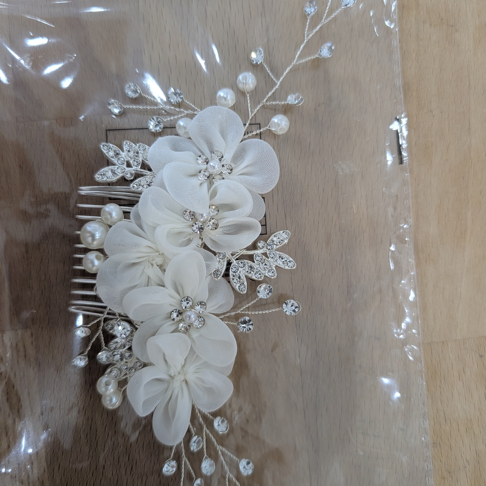 Ivory Floral Hair Comb with Pearls